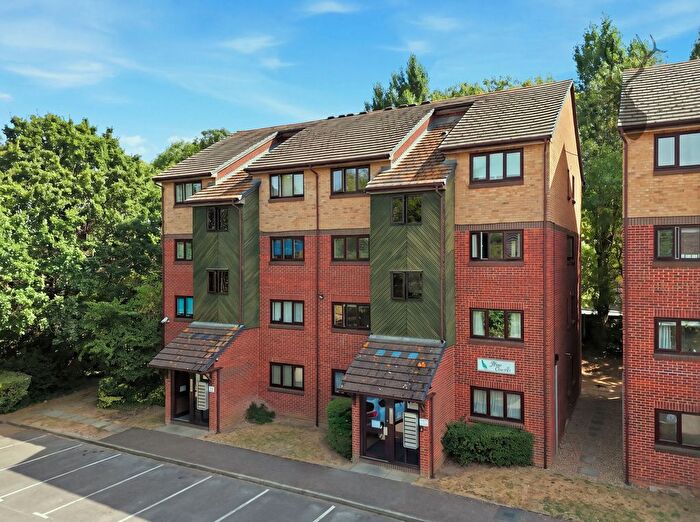 1 Bedroom Flat For Sale In Higham Station Avenue, Chingford, E4
