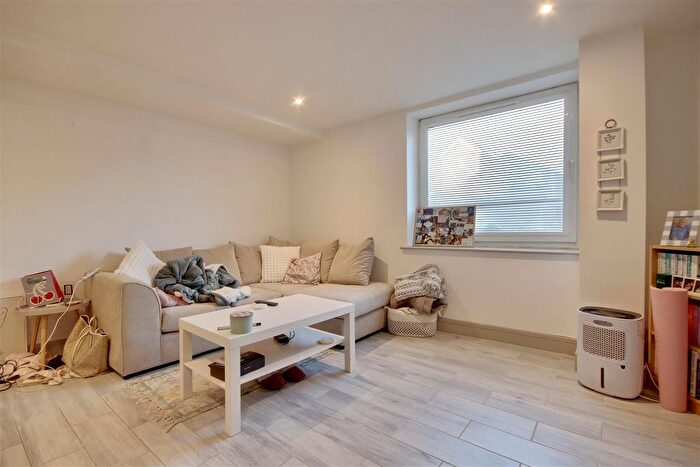 1 Bedroom Flat For Sale In Clarence Parade, Southsea, PO5