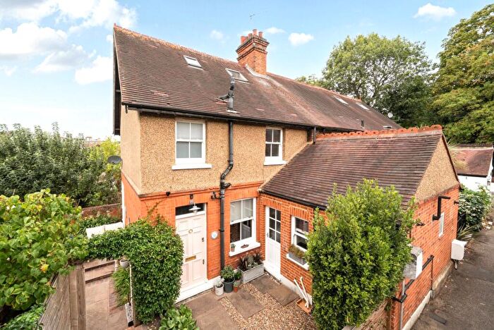3 Bedroom End Of Terrace House For Sale In Poplar Cottages, Vale Road, Weybridge, KT13