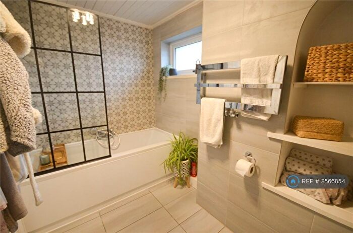 2 Bedroom Bungalow To Rent In Hollow Vale Drive, Stockport, SK5