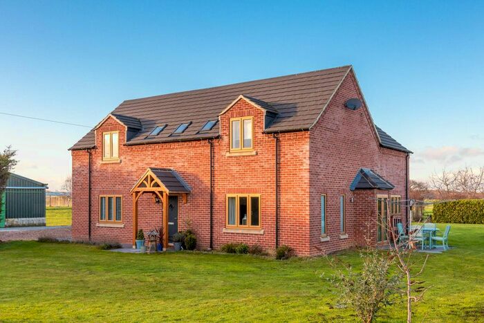 5 Bedroom Detached House For Sale In West Bank, Carlton, DN14