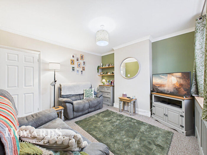 3 Bedroom Terraced House For Sale In Queens Road, Lowestoft, NR32