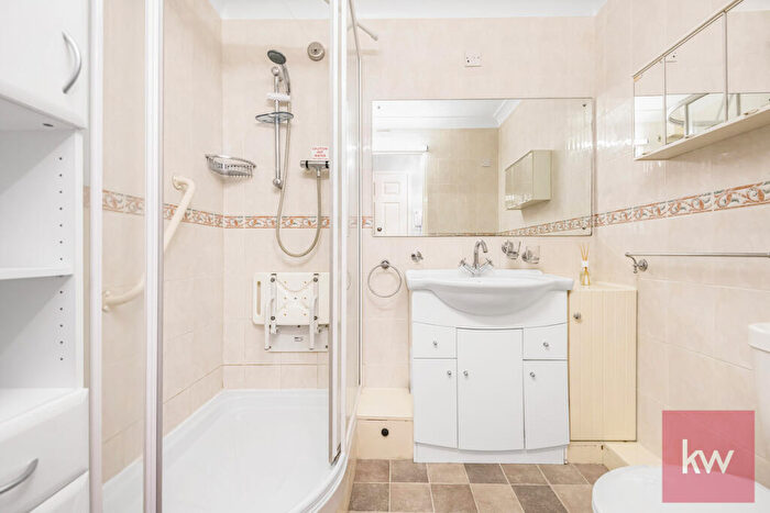1 Bedroom Flat For Sale In Swanbrook Court, Maidenhead, SL6