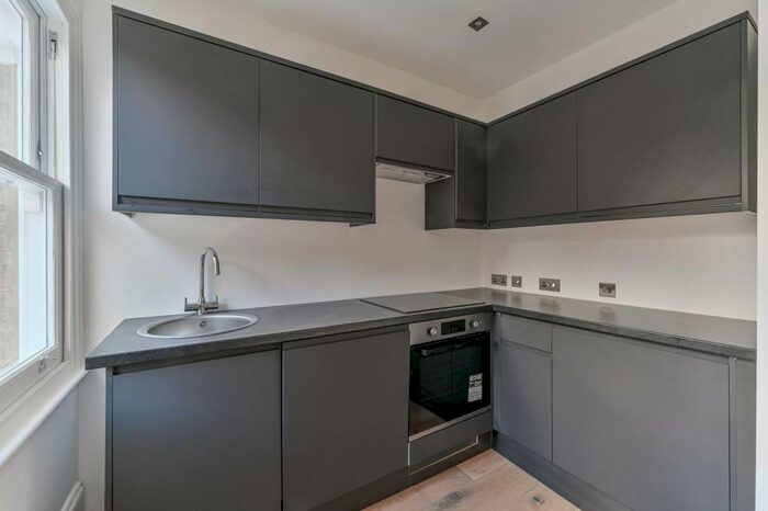 3 Bedroom Flat To Rent In Waldegrave Road, London, , Crystal Palace, London, SE19
