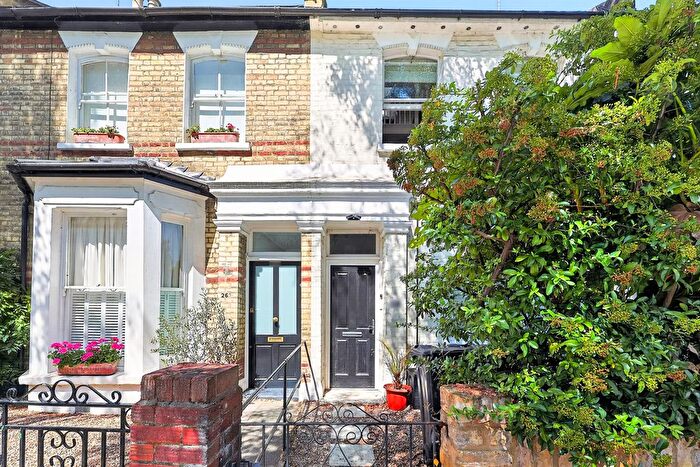 2 Bedroom Flat For Sale In Chiswick Road, London, W4