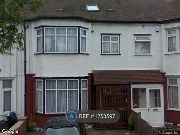 4 Bedroom Terraced House To Rent In Waremead Road, Ilford, IG2