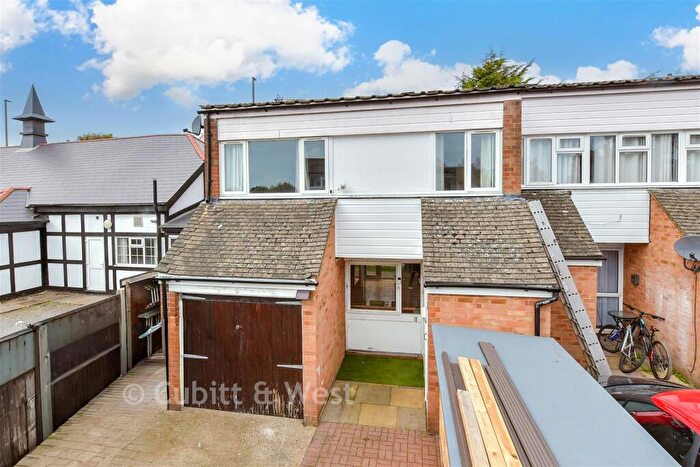 3 Bedroom End Of Terrace House For Sale In Maybury Close, Tadworth, Surrey, KT20