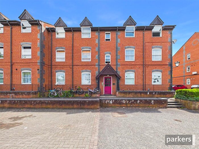 1 Bedroom Apartment To Rent In Lynden Mews, Dale Road, Reading, Berkshire, RG2