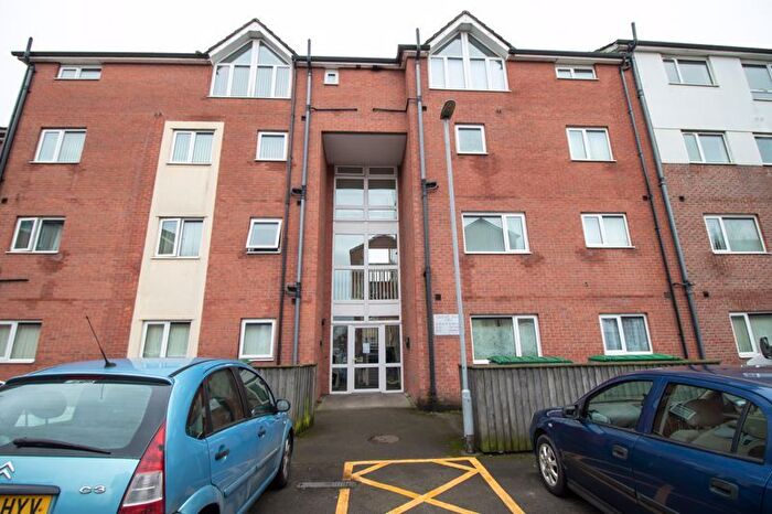3 Bedroom Flat To Rent In Sugar Mill Square, Salford, M5