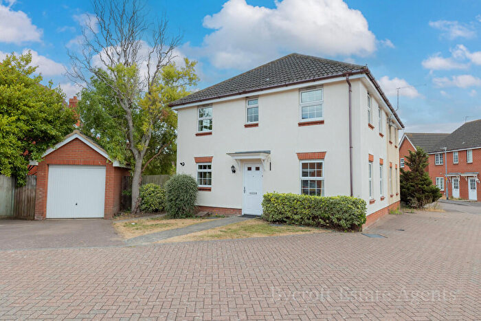 3 Bedroom Semi-Detached House For Sale In Salk Road, Gorleston, NR31