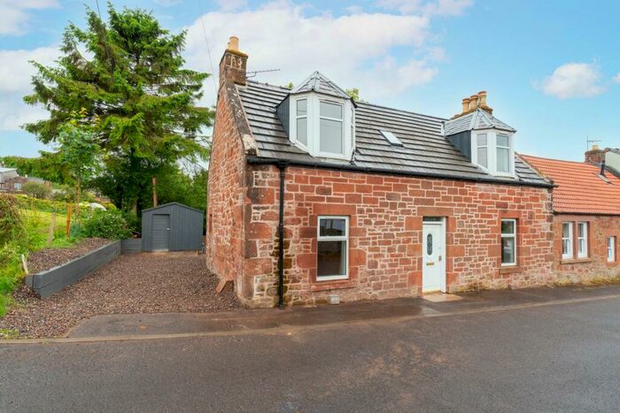 3 Bedroom Semi-Detached House For Sale In Well Bank, Strathmiglo, KY14