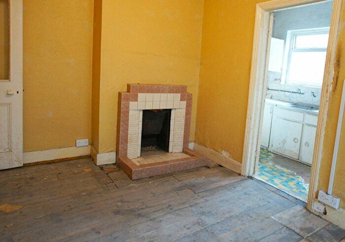 2 Bedroom Flat For Sale In Fontenoy Road, London, SW12