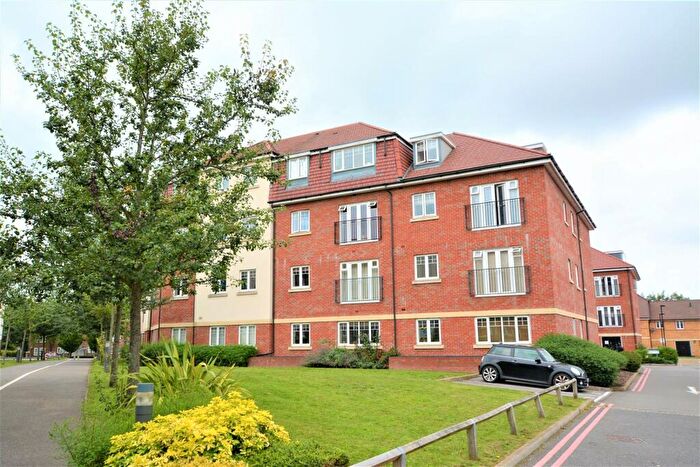 1 Bedroom Flat To Rent In Schoolgate Drive, Morden, SM4