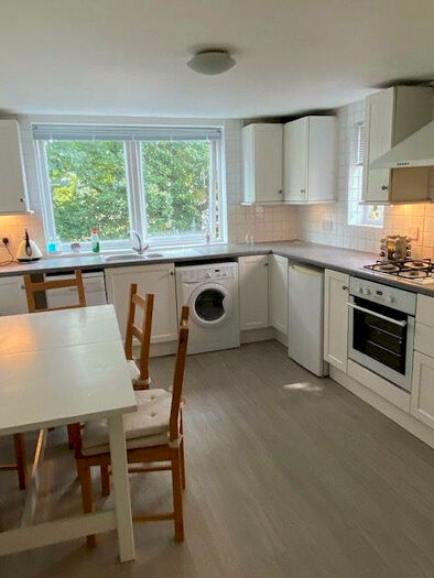1 Bedroom Apartment To Rent In Derwent Grove, London, SE22