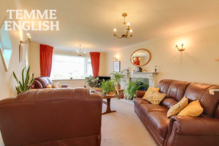 3 Bedroom Detached Bungalow For Sale In Highcliffe Road, Wickford, Essex, SS11