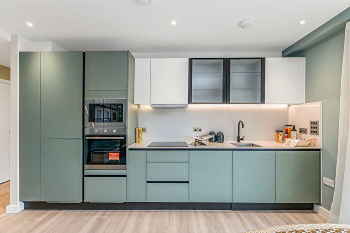 1 Bedroom Flat For Sale In Slater Street, London, SE17