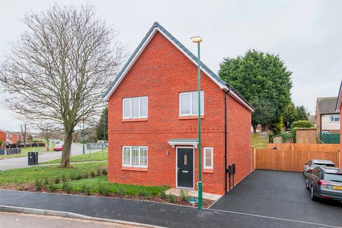 4 Bedroom Semi-Detached House To Rent In Laura Avenue, Nottingham, NG5