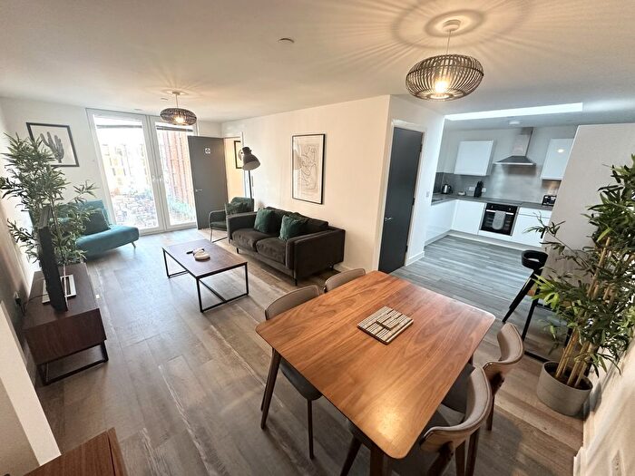 3 Bedroom Flat To Rent In Talbot Road, Old Trafford, M16