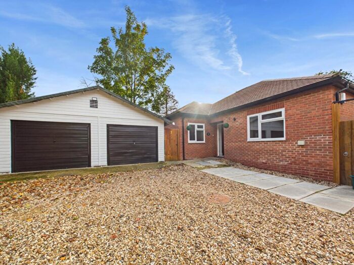 3 Bedroom Bungalow For Sale In Bridge Field Court, Gloucester, Gloucestershire, GL4
