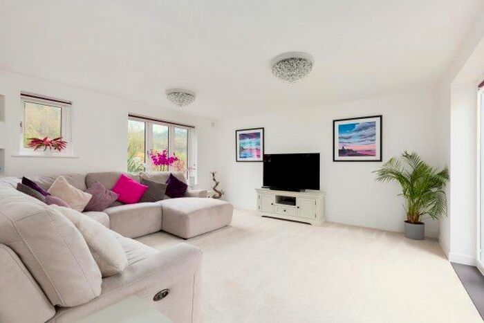 4 Bedroom Detached House To Rent In Farmer Close, Swanscombe, DA10