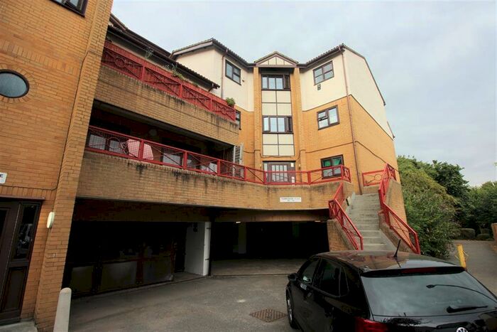 1 Bedroom Flat To Rent In Thamesbank Place, Thamesmead, London, SE28