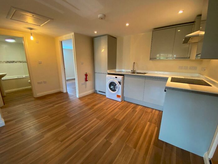 2 Bedroom Flat To Rent In High Street, Royal Wootton Bassett, SN4