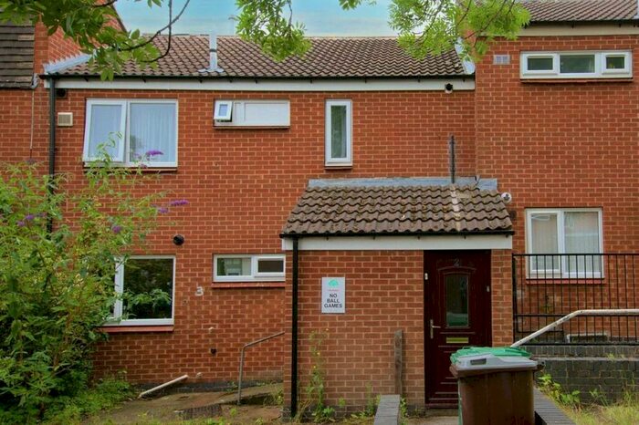 2 Bedroom Maisonette For Sale In Camomile Gardens, Nottingham, NG7