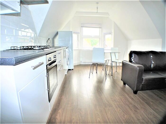 1 Bedroom Flat To Rent In Green Lanes, Palmers Green, N13