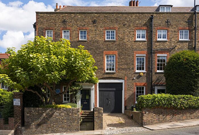5 Bedroom Semi-Detached House For Sale In Maze Hill, Greenwich, SE10