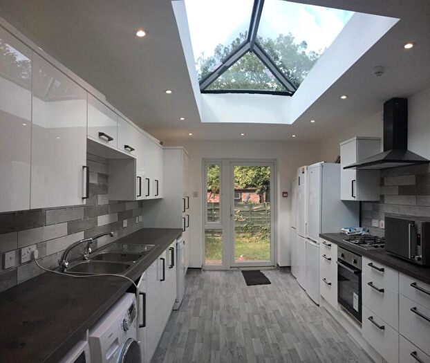 9 Bedroom Terraced House To Rent In Wellington Road, Fallowfield, Manchester, M14