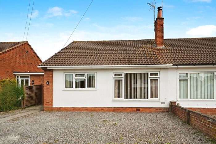 2 Bedroom Bungalow For Sale In Lindsey Avenue, Evesham, Worcestershire, WR11