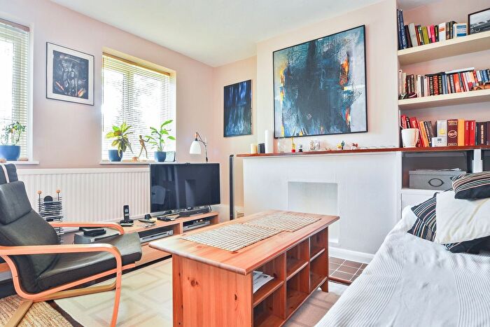 1 Bedroom Flat To Rent In Moreton Close, London, N15