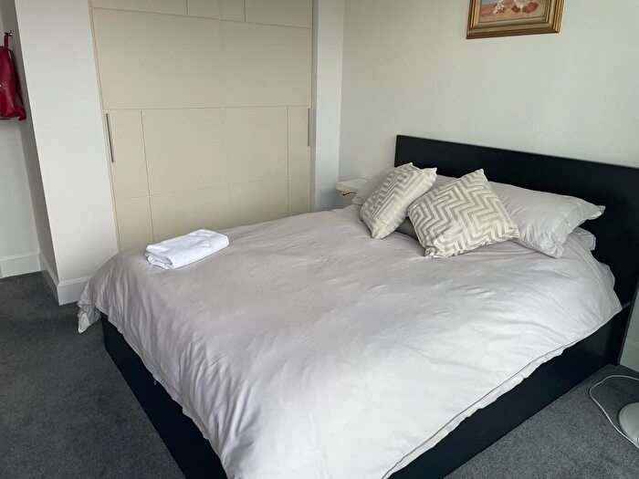 1 Bedroom Flat To Rent In Woodman Mews, Kew, London, TW9