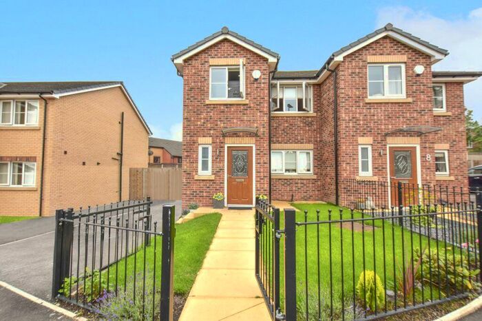 3 Bedroom Semi-Detached House To Rent In Magna Drive, Manchester, M8