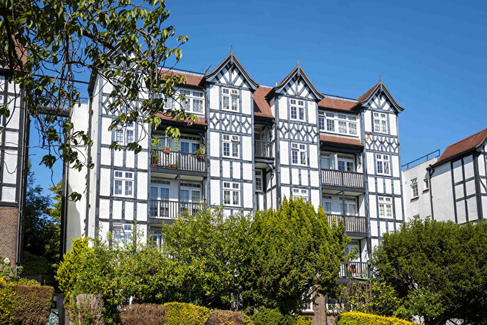 Apartment For Sale In Makepeace Avenue, London, N6