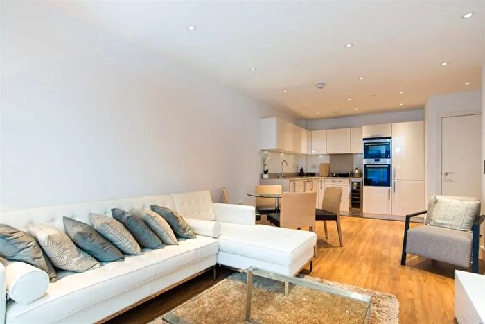 1 Bedroom Flat To Rent In Gillespie Court, Queensland Rd, N7