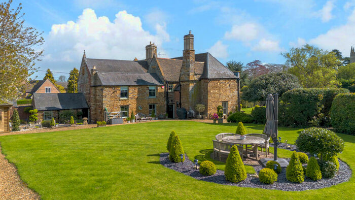 6 Bedroom Detached House For Sale In Orlingbury Road Great Harrowden, Northamptonshire, NN9