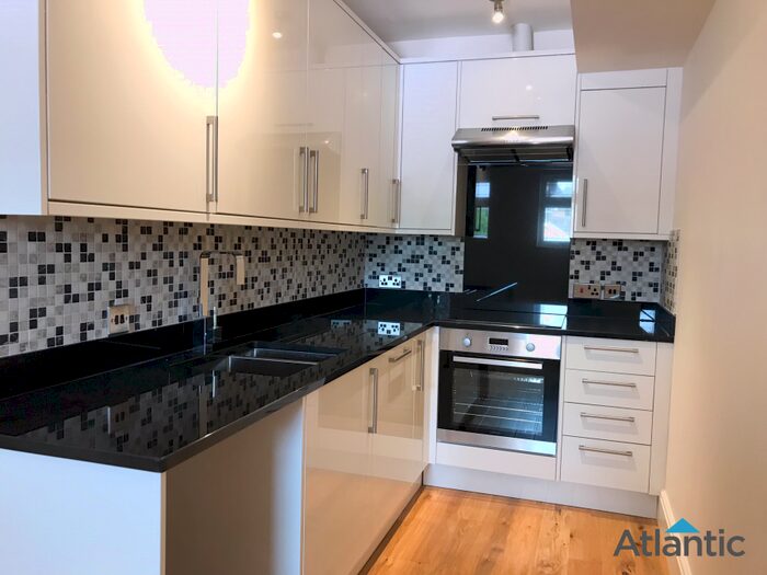 2 Bedroom Flat To Rent In Cuffley Hill, Goffs Oak, EN7