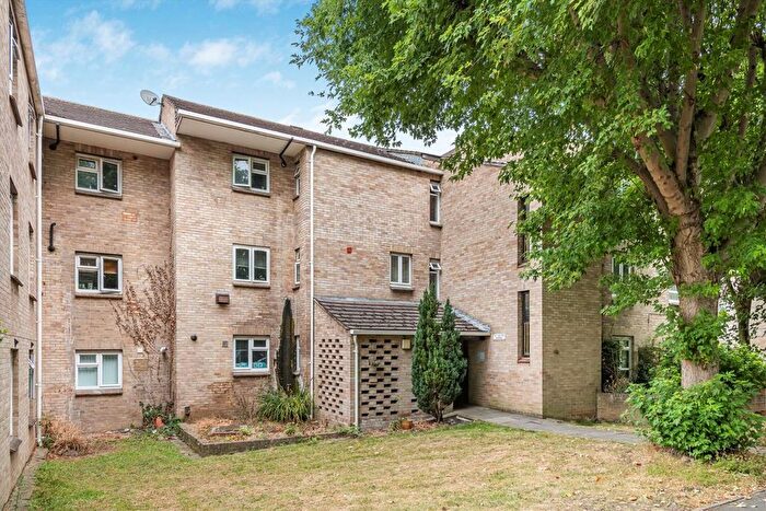 1 Bedroom Flat To Rent In Buckingham Close, Ealing, W5