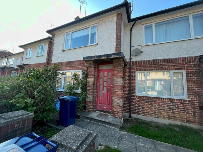 2 Bedroom Flat To Rent In Abingdon Road, London, N3