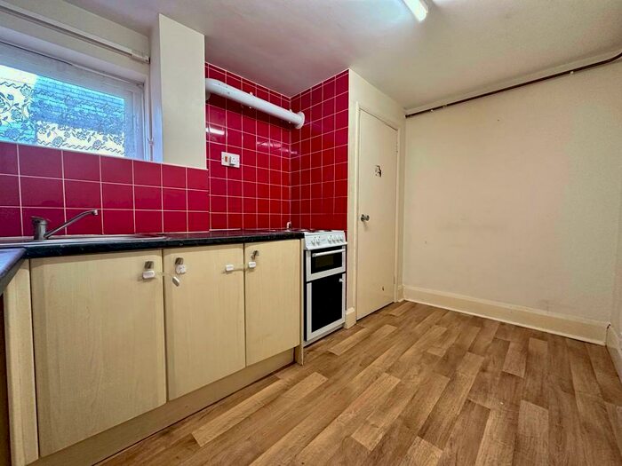 Flat To Rent In Hungerford Court, Cullompton, EX15