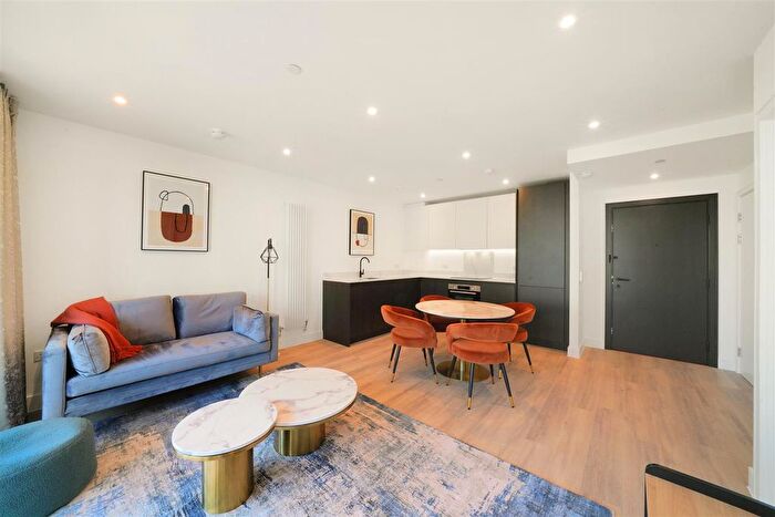 1 Bedroom Flat To Rent In Silverleaf House, Acton, Ealing, London, W3