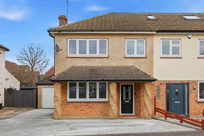 3 Bedroom Semi-Detached House For Sale In Marks Close, Ingatestone, CM4