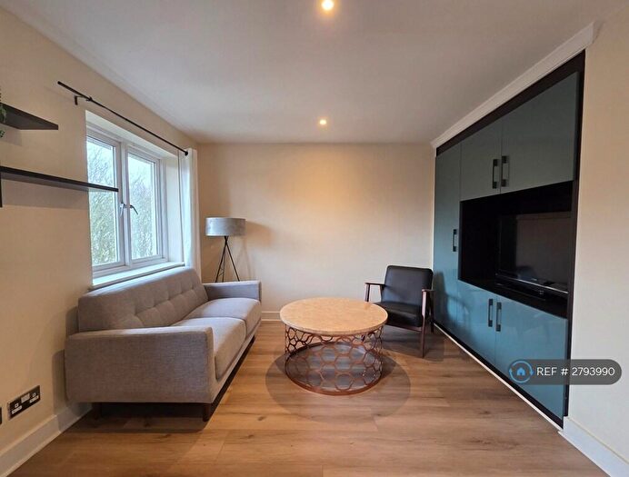 1 Bedroom Flat To Rent In Jamestown Way, London, E14