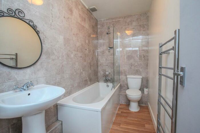 2 Bedroom Flat To Rent In Peckham Park Road, Peckham, SE15