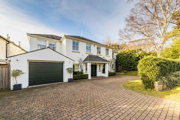 4 Bedroom Property To Rent In The Fairway, New Malden KT3