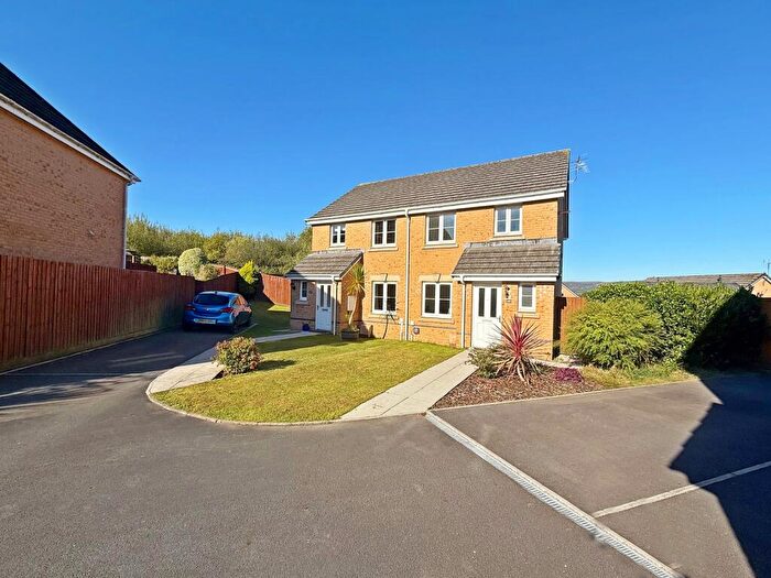 3 Bedroom Semi-Detached House For Sale In Ffordd Y Dolau, Llanharan, Pontyclun, Rhondda Cynon Taff., CF72