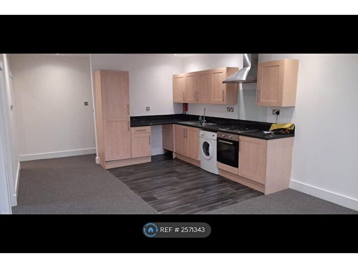 2 Bedroom Flat To Rent In Newmarket House, Dukinfield, SK16