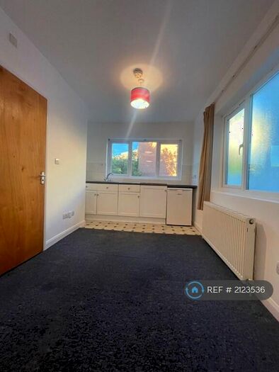 Studio To Rent In Llanvanor Road, London, NW2