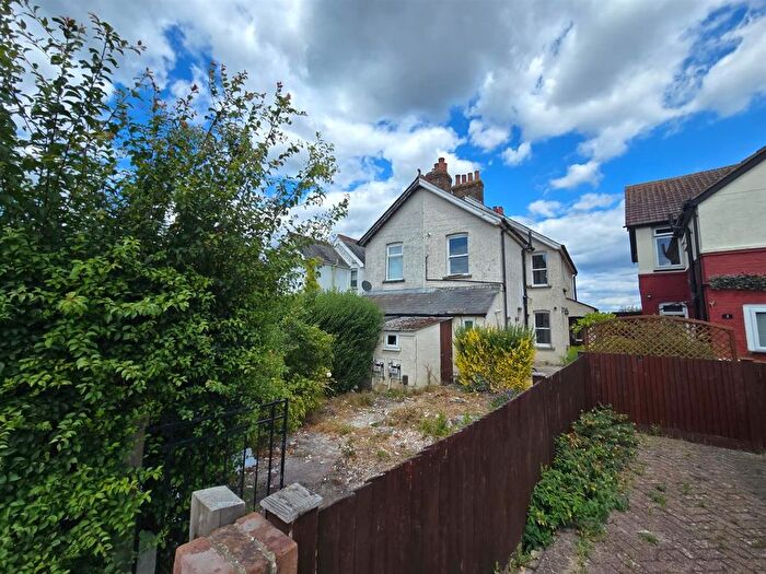 1 Bedroom Flat To Rent In Nelson Road, Caterham, CR3